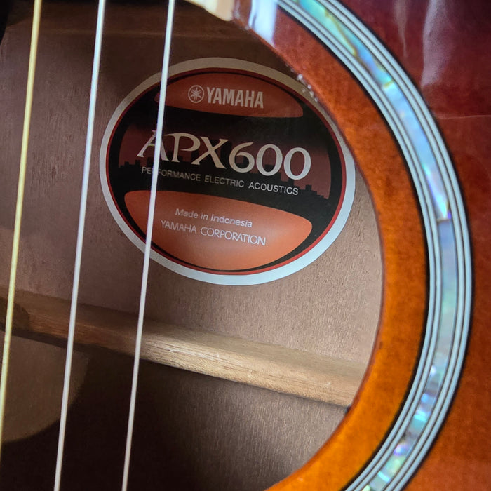 Yamaha APX600 Thinline Cutaway Acoustic-Electric Guitar Old Violin Sunburst Used