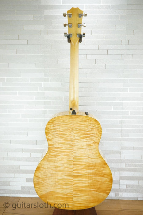 Taylor 618e with V-Class Bracing - Antique Blonde