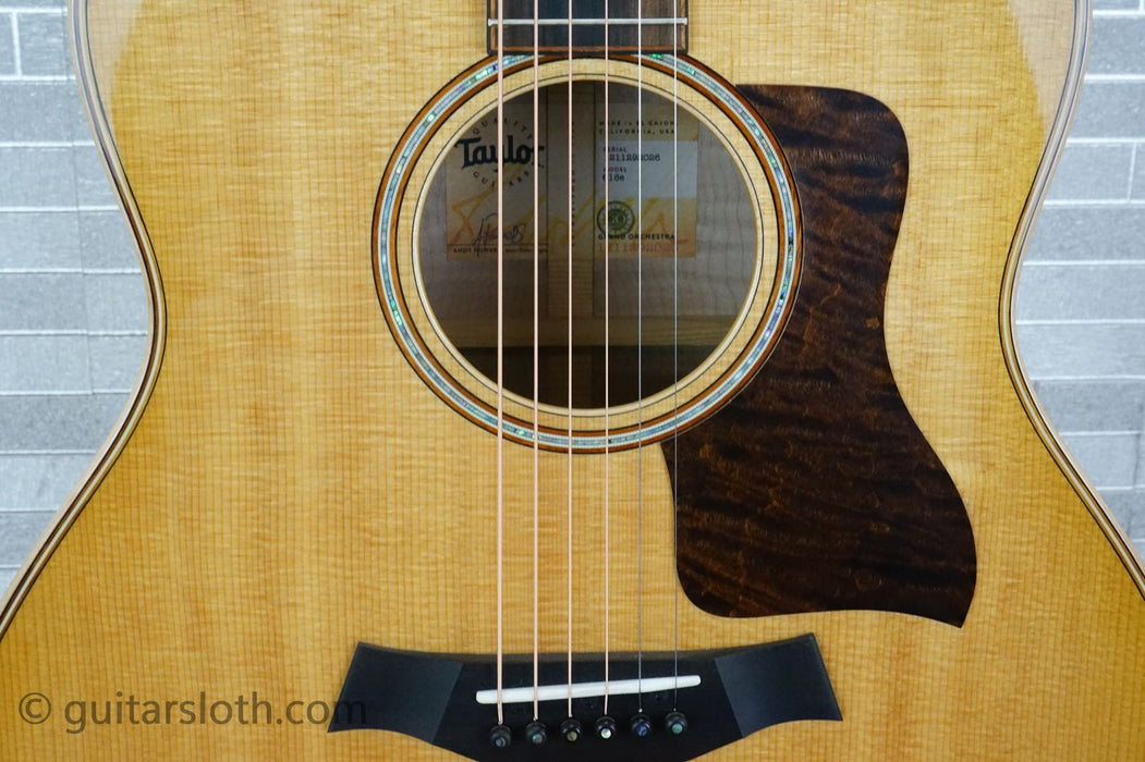 Taylor 618e with V-Class Bracing - Antique Blonde