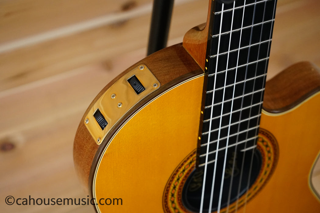Gibson Custom Shop Chet Atkins CE (1982) - Hand Signed Chet Adkins