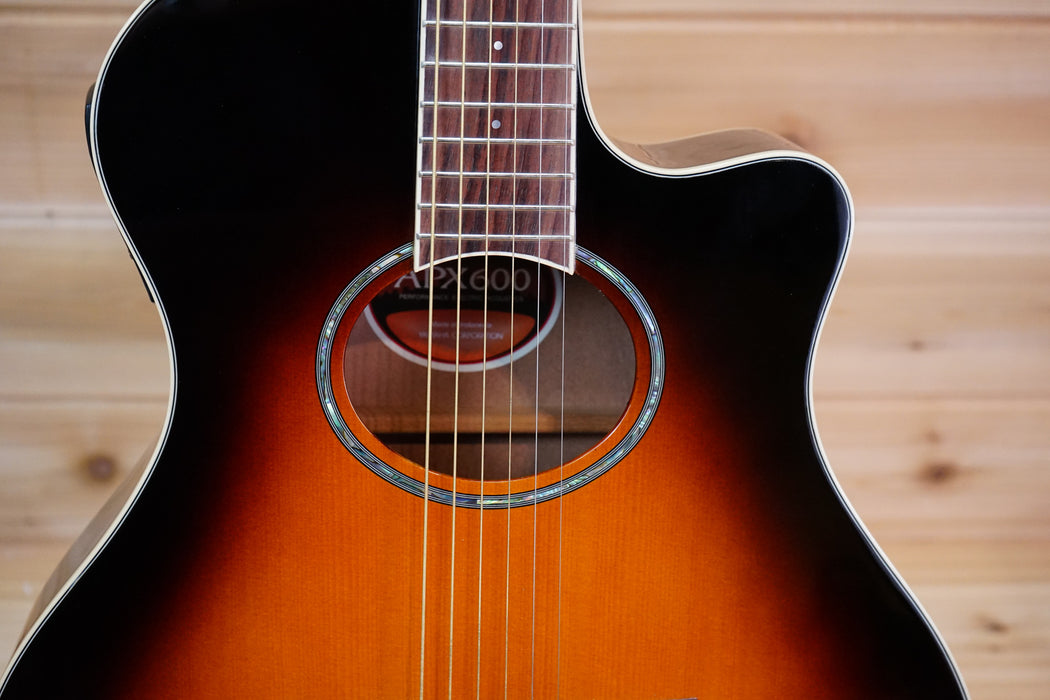 Yamaha APX600 Thinline Cutaway Acoustic-Electric Guitar Old Violin Sunburst Used