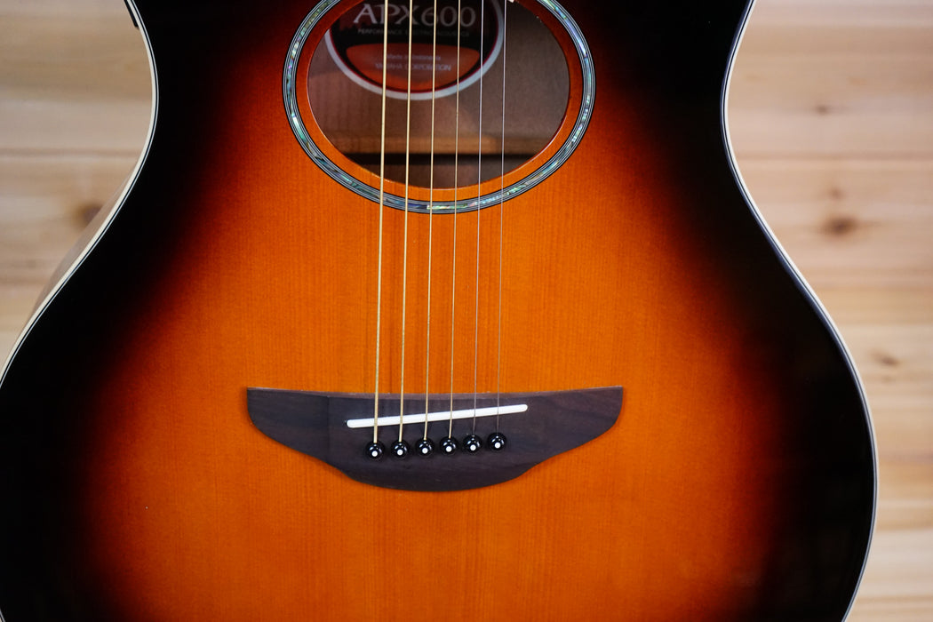 Yamaha APX600 Thinline Cutaway Acoustic-Electric Guitar Old Violin Sunburst Used