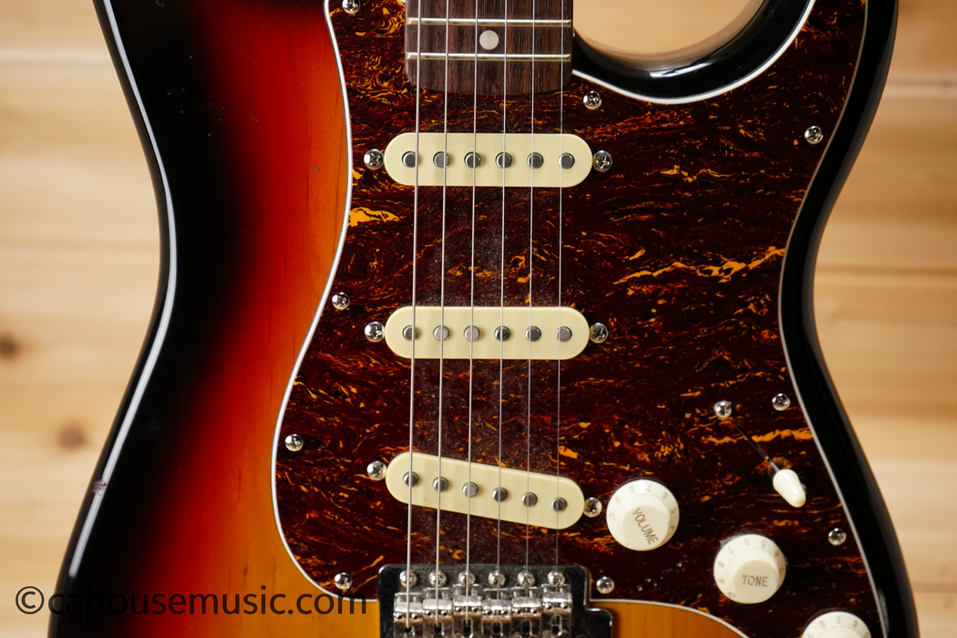 Squier Classic Vibe '60s Stratocaster Electric Guitar 3-Color Sunburst Used