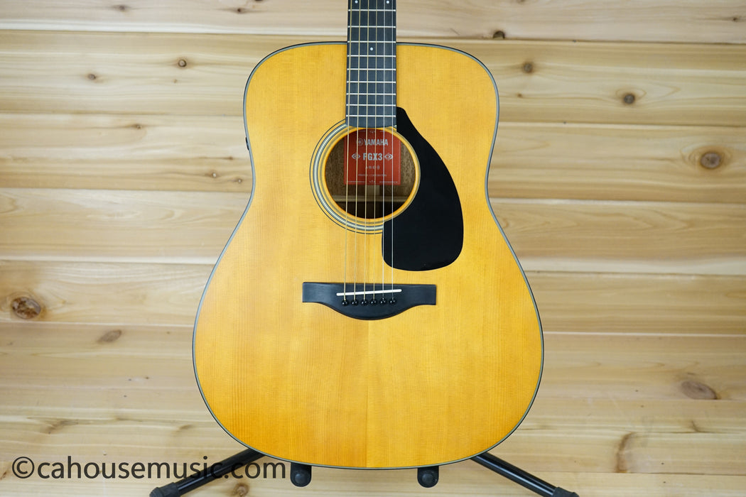 Yamaha FGX3 Red Label Dreadnought Acoustic-Electric Guitar Natural B-Stock