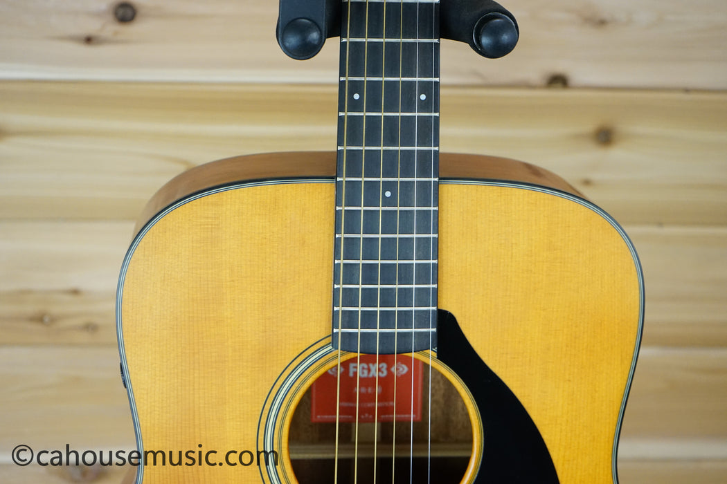 Yamaha FGX3 Red Label Dreadnought Acoustic-Electric Guitar Natural B-Stock