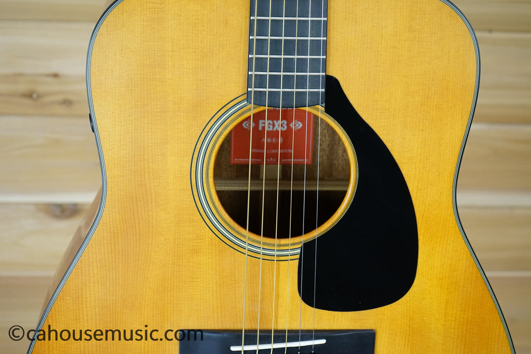 Yamaha FGX3 Red Label Dreadnought Acoustic-Electric Guitar Natural B-Stock