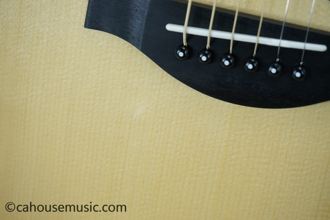 Yamaha LL16 ARE Original Jumbo Acoustic-Electric Guitar Natural B-Stock