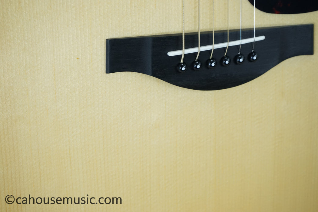Yamaha LL16 ARE Original Jumbo Acoustic-Electric Guitar Natural B-Stock