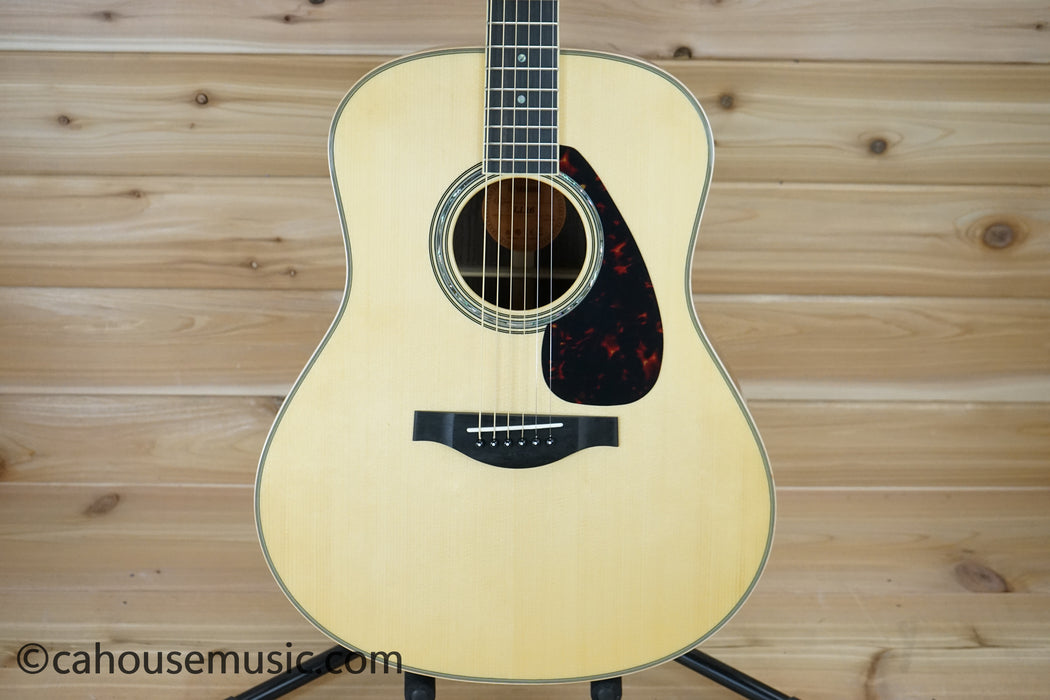 Yamaha LL16 ARE Original Jumbo Acoustic-Electric Guitar Natural B-Stock