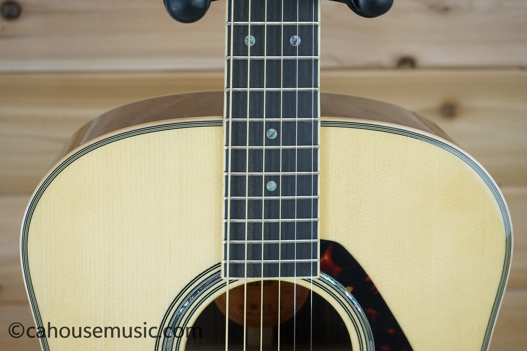 Yamaha LL16 ARE Original Jumbo Acoustic-Electric Guitar Natural B-Stock