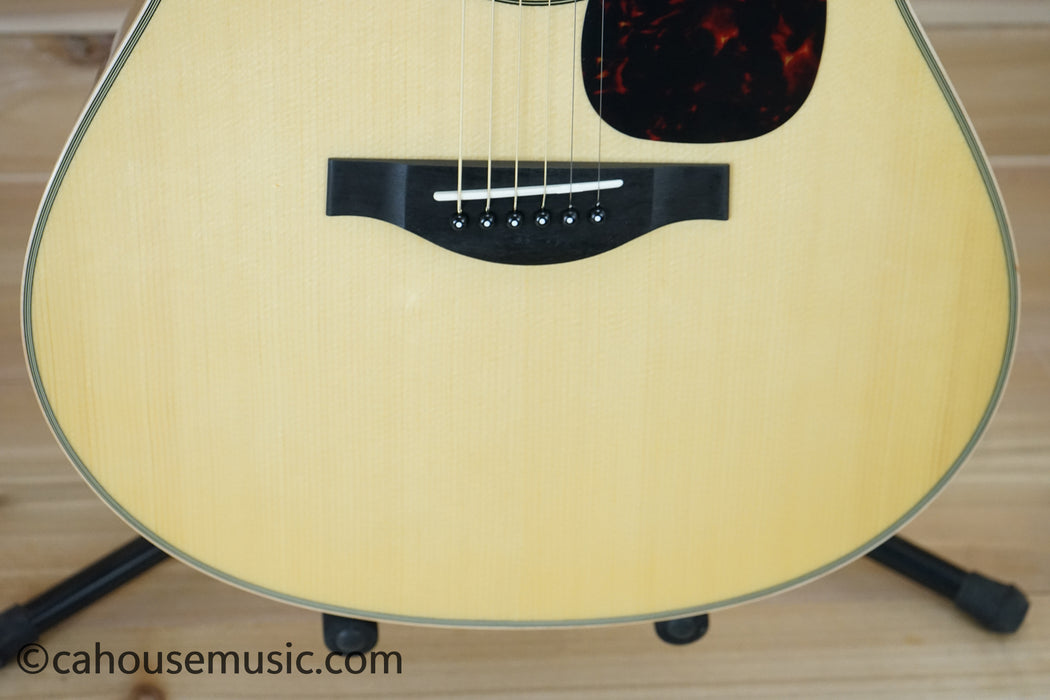 Yamaha LL16 ARE Original Jumbo Acoustic-Electric Guitar Natural B-Stock