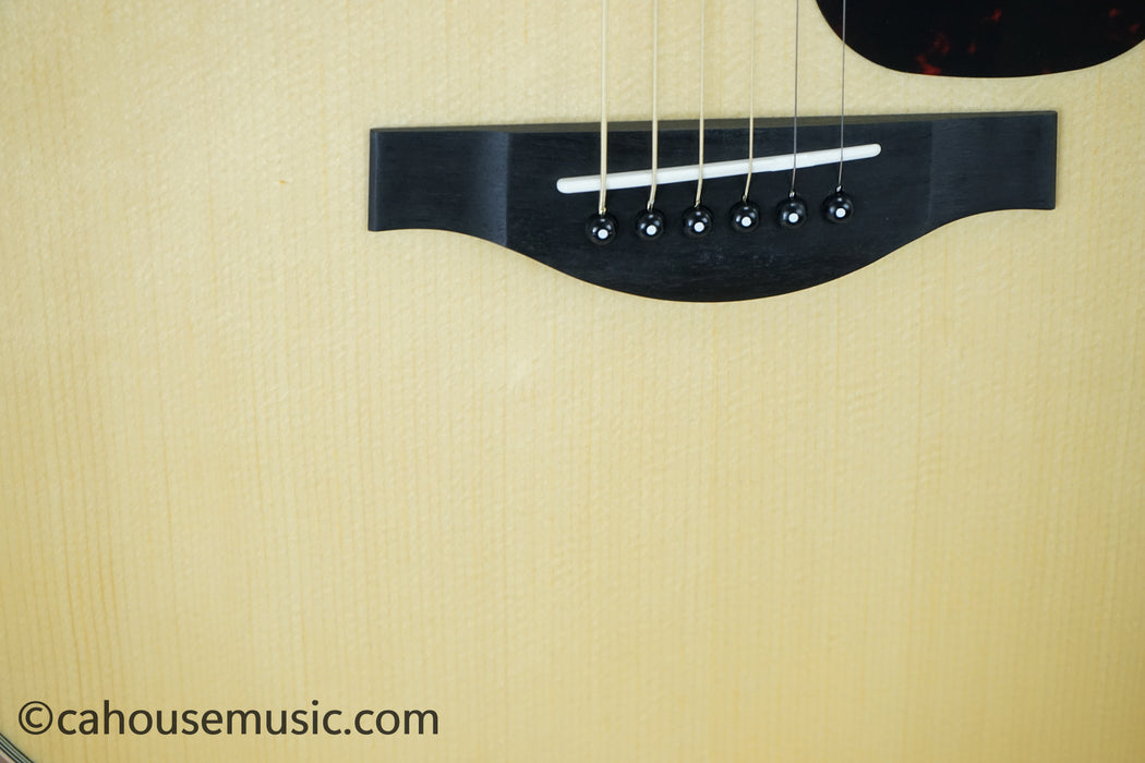 Yamaha LL16 ARE Original Jumbo Acoustic-Electric Guitar Natural B-Stock