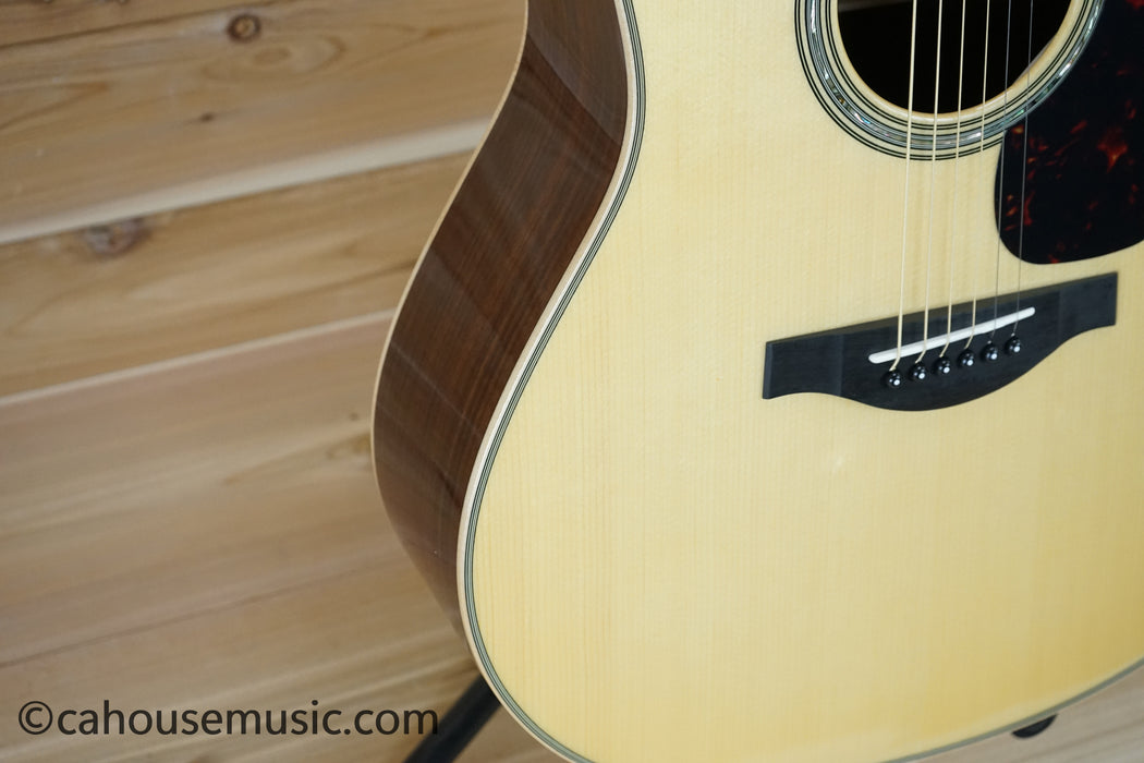 Yamaha LL16 ARE Original Jumbo Acoustic-Electric Guitar Natural B-Stock