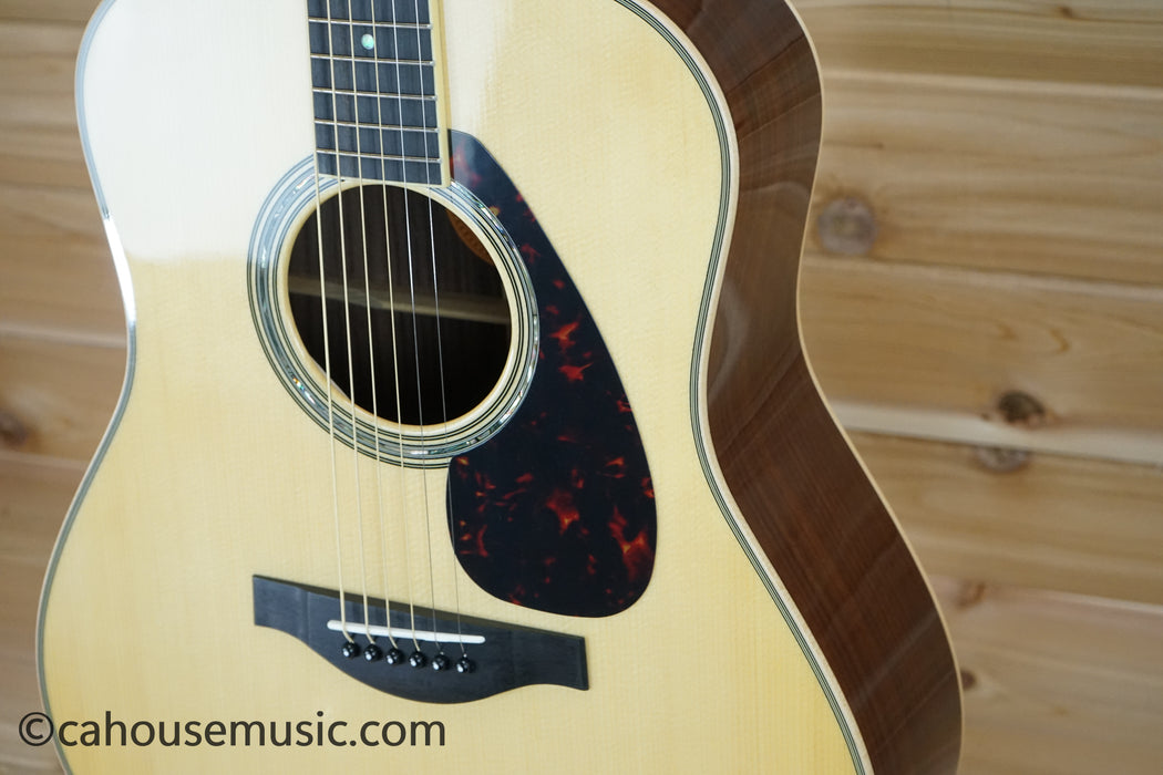 Yamaha LL16 ARE Original Jumbo Acoustic-Electric Guitar Natural B-Stock