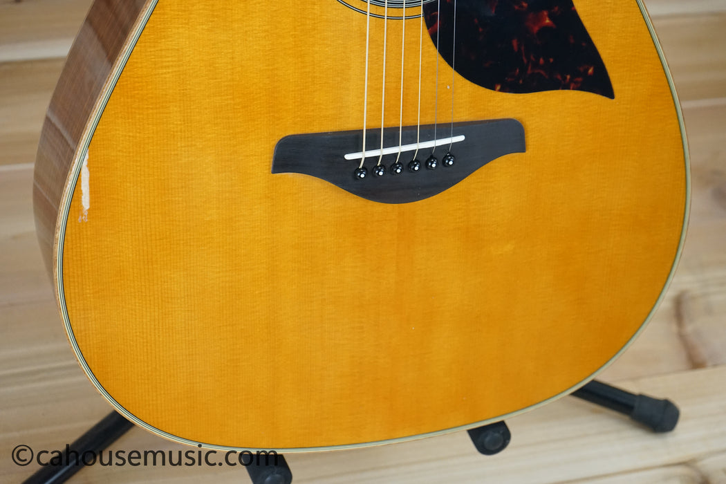 Yamaha A-Series A1R Dreadnought Acoustic-Electric Guitar Vintage Natural B-Stock