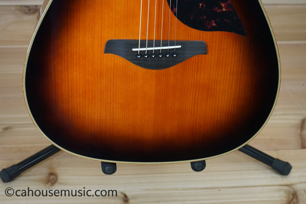 Yamaha A1R Dreadnought Cutaway Acoustic-Electric Guitar Tobacco Brown Sunburst B-Stock