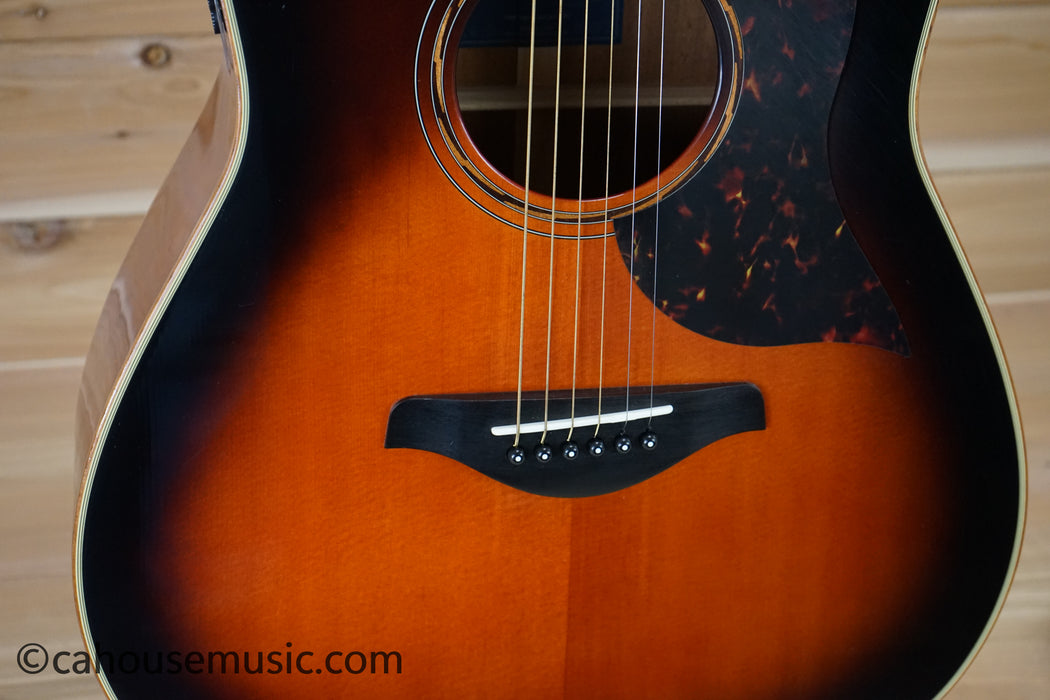 Yamaha A3M ARE Dreadnought Cutaway Acoustic-Electric Guitar Tobacco Brown Sunburst B-Stock