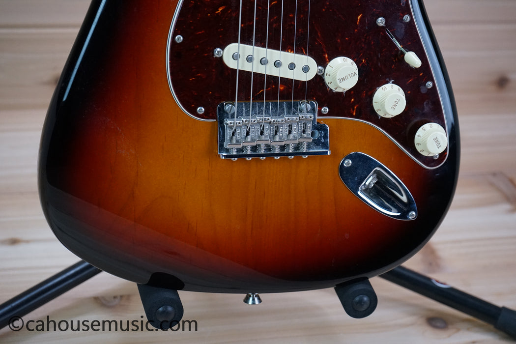 Fender American Professional II Stratocaster Electric Guitar 3-Color Sunburst Used