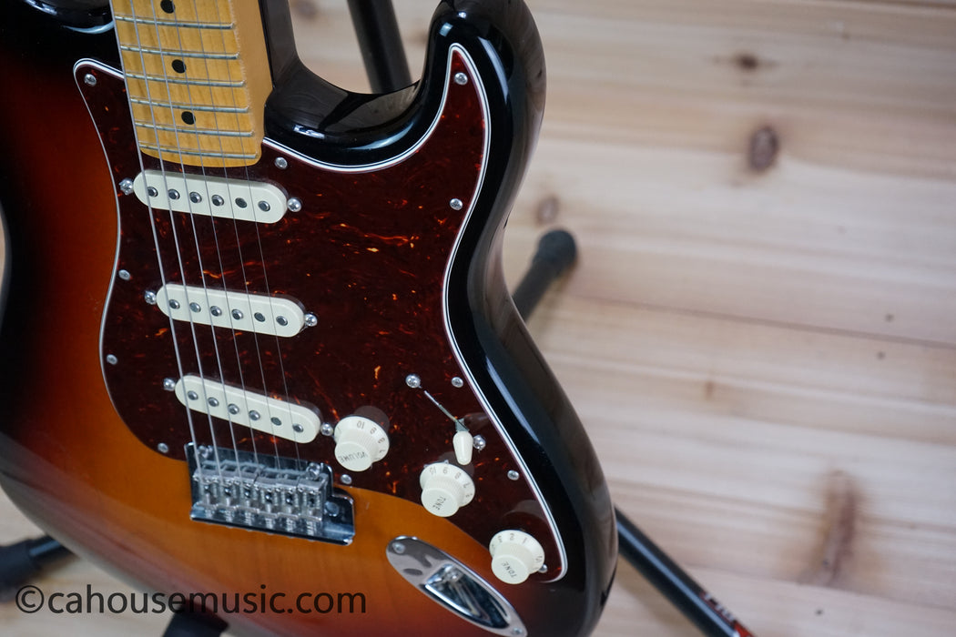 Fender American Professional II Stratocaster Electric Guitar 3-Color Sunburst Used