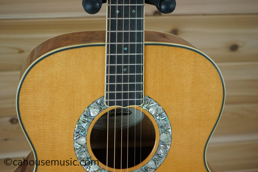Deluxe Madison - Jumbo Acoustic w/ Hardshell Case- Limited Edition - Manufacturer's Sample - Vintage Natural