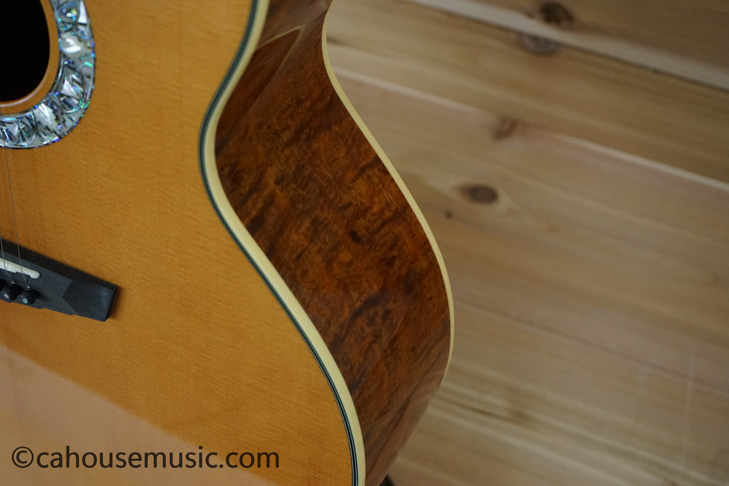 Deluxe Madison - Jumbo Acoustic w/ Hardshell Case- Limited Edition - Manufacturer's Sample - Vintage Natural