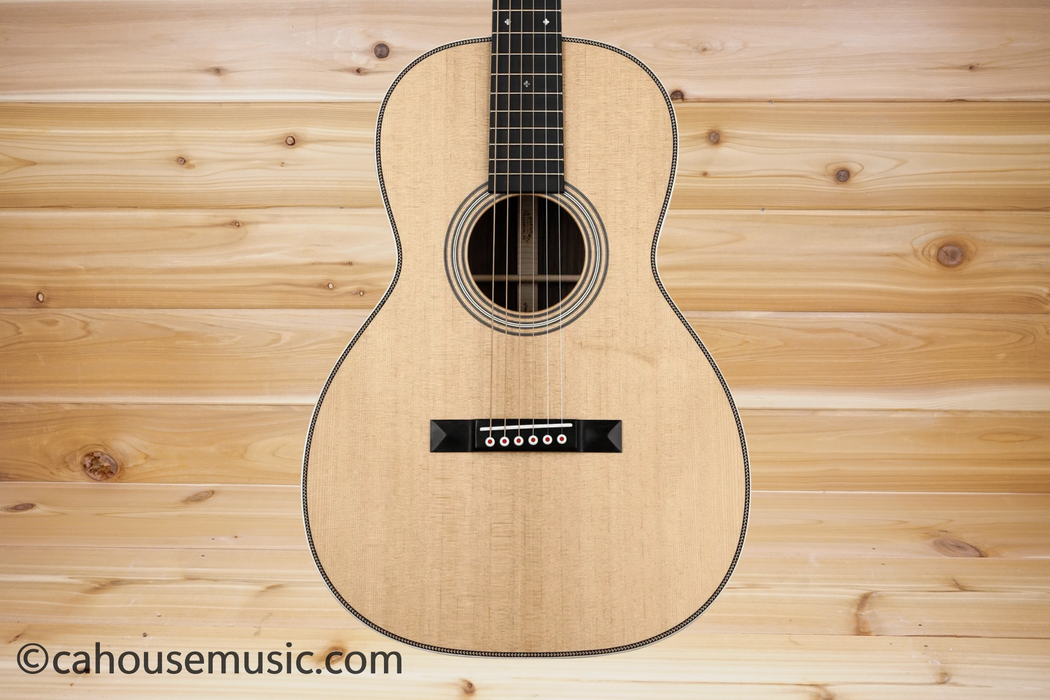 Martin 0012-28 Modern Deluxe 00 12-Fret Acoustic Guitar Natural