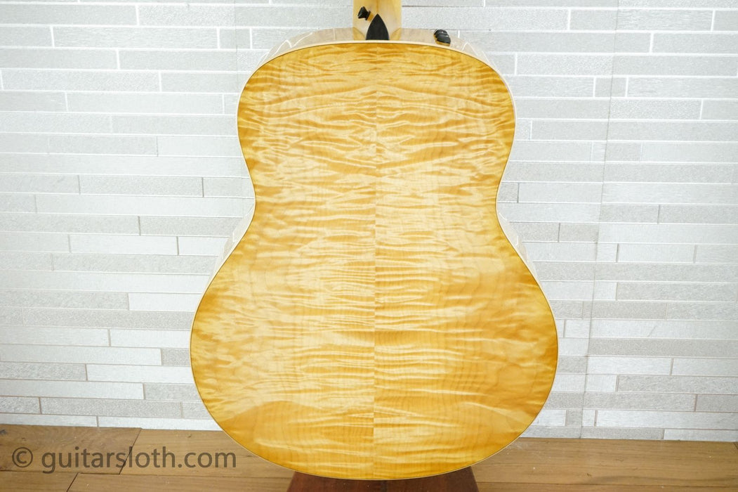 Taylor 618e with V-Class Bracing - Antique Blonde