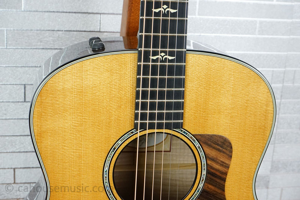 Taylor 618e 2015 – Natural – Extreme Flamed Maple Back & Sides