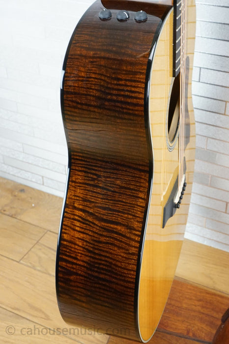 Taylor 618e 2015 – Natural – Extreme Flamed Maple Back & Sides
