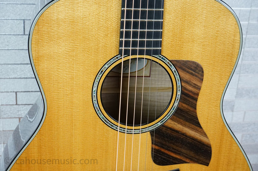 Taylor 618e 2015 – Natural – Extreme Flamed Maple Back & Sides