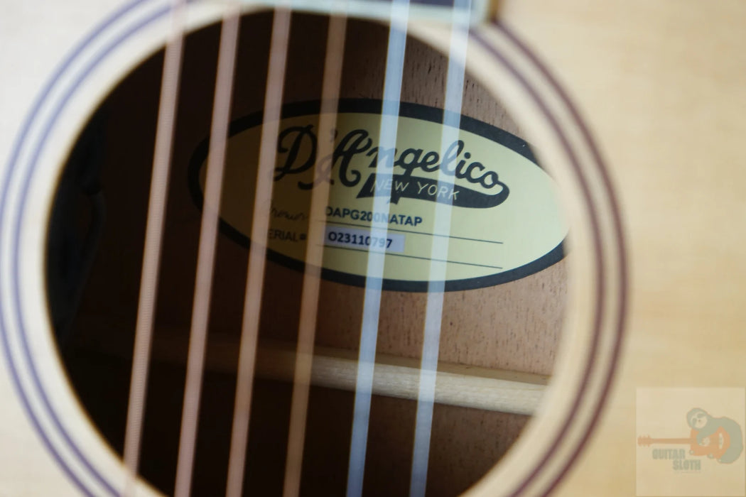 D'Angelico Premier Gramercy Grand Auditorium - Natural