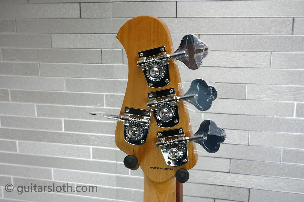 Sterling StingRay Ray34 - Firemist Silver