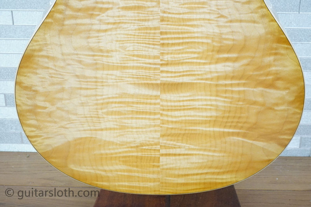 Taylor 618e with V-Class Bracing - Antique Blonde