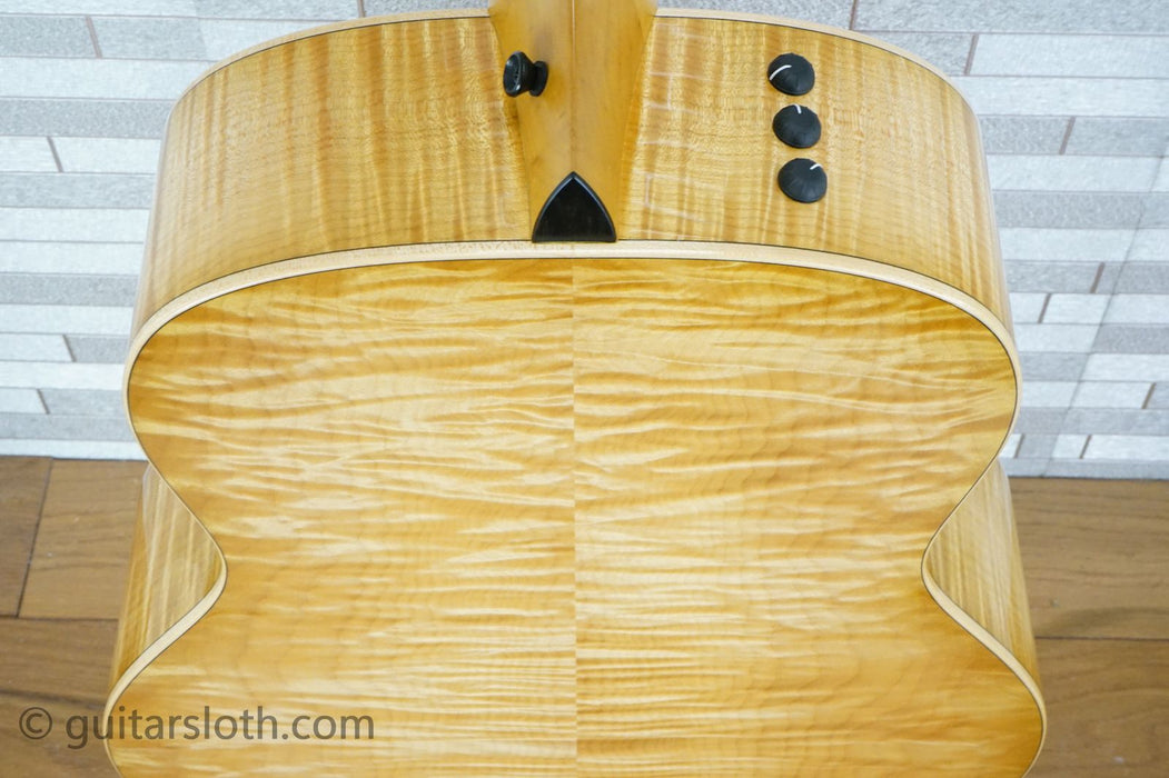 Taylor 618e with V-Class Bracing - Antique Blonde