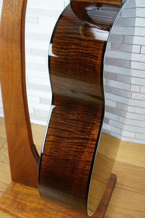 Taylor 618e 2015 – Natural – Extreme Flamed Maple Back & Sides
