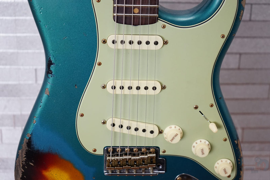 Fender Custom Shop 2025 61' Stratocaster Heavy Relic - Aged Ocean Turqouise over 3-Color Sunburst