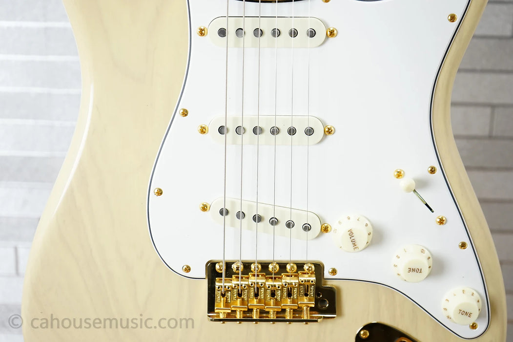 Fender American Custom Stratocaster® NOS, 2A Flame Maple Fingerboard, Honey Blonde