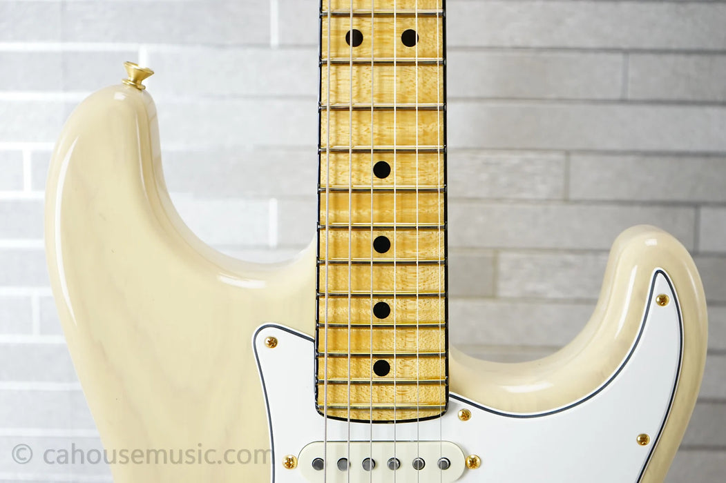 Fender American Custom Stratocaster® NOS, 2A Flame Maple Fingerboard, Honey Blonde