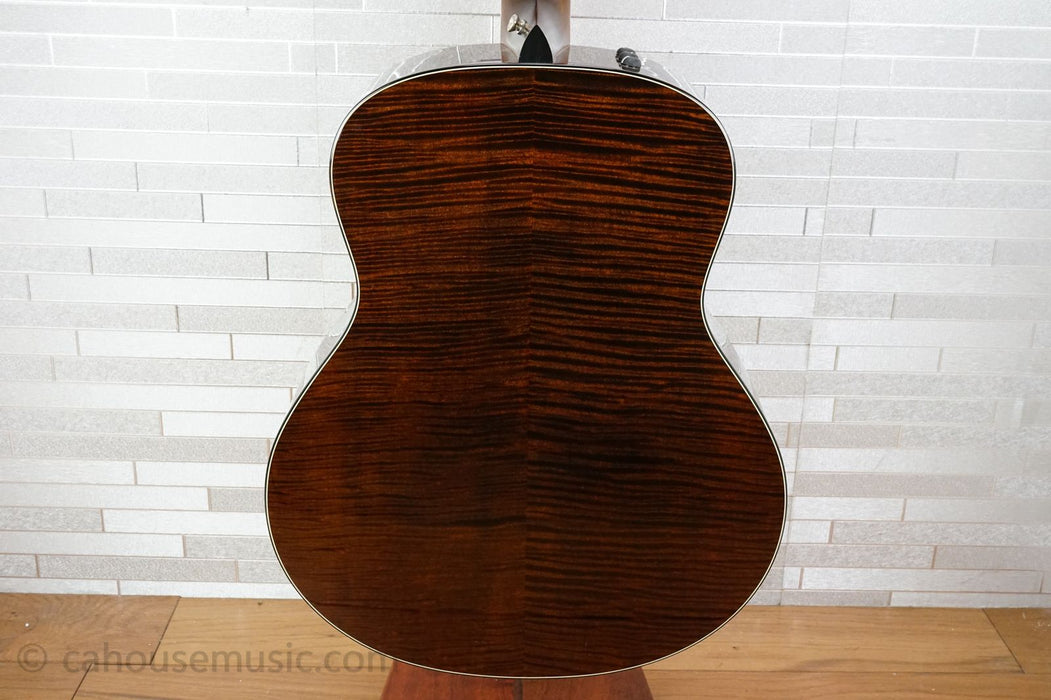 Taylor 618e 2015 – Natural – Extreme Flamed Maple Back & Sides