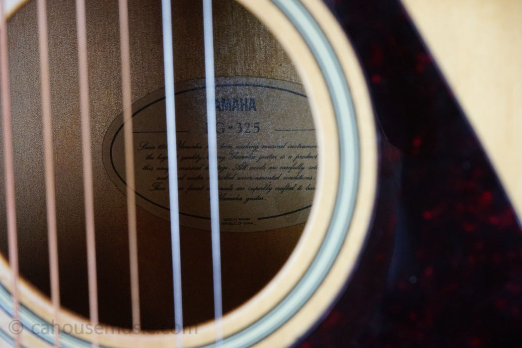 Yamaha F325 Dreadnought Acoustic Guitar - Natural