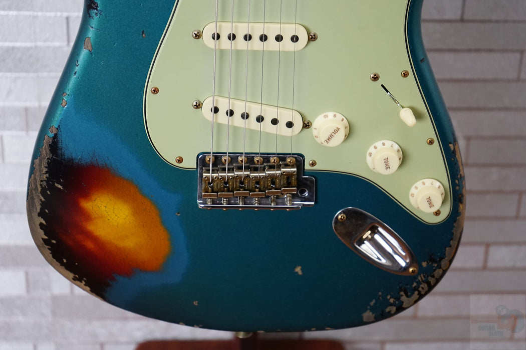 Fender Custom Shop 2025 61' Stratocaster Heavy Relic - Aged Ocean Turqouise over 3-Color Sunburst