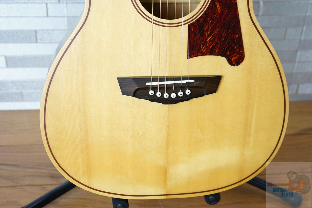 D'Angelico Premier Tammany with Electronics - Natural